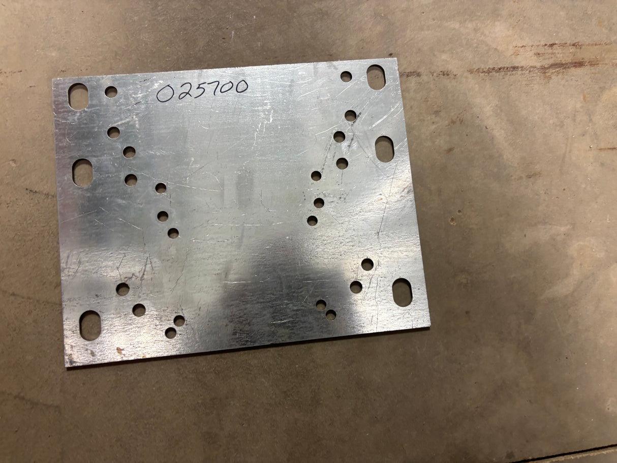 025700